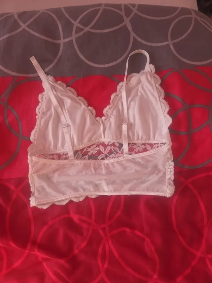 Top en dentelle - photo numéro 2