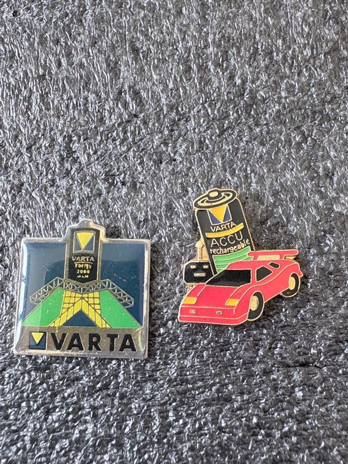 Lot 2 pin’s piles Varta