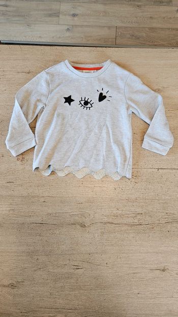 Pull léger gris clair brillant, manches longues, Noukie's, 5 ans, neuf