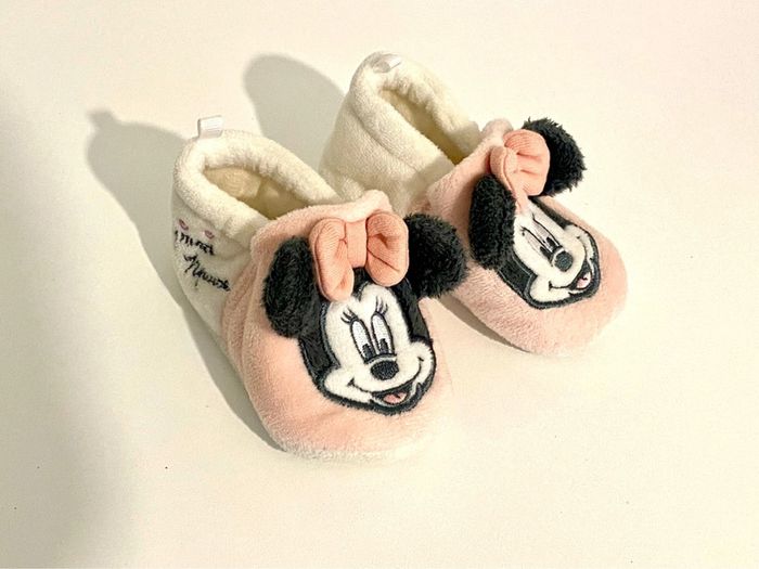 Chaussons de naissance Minnie Disney NEUFS - photo numéro 3