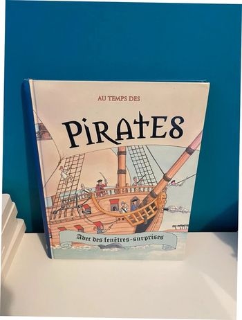 Livre au temps des pirates avec des volets surprises