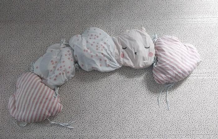 Tour de lit bébé Vertbaudet – étoiles, cœurs & nuages