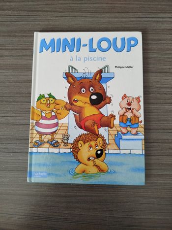 Mini-Loup à la piscine