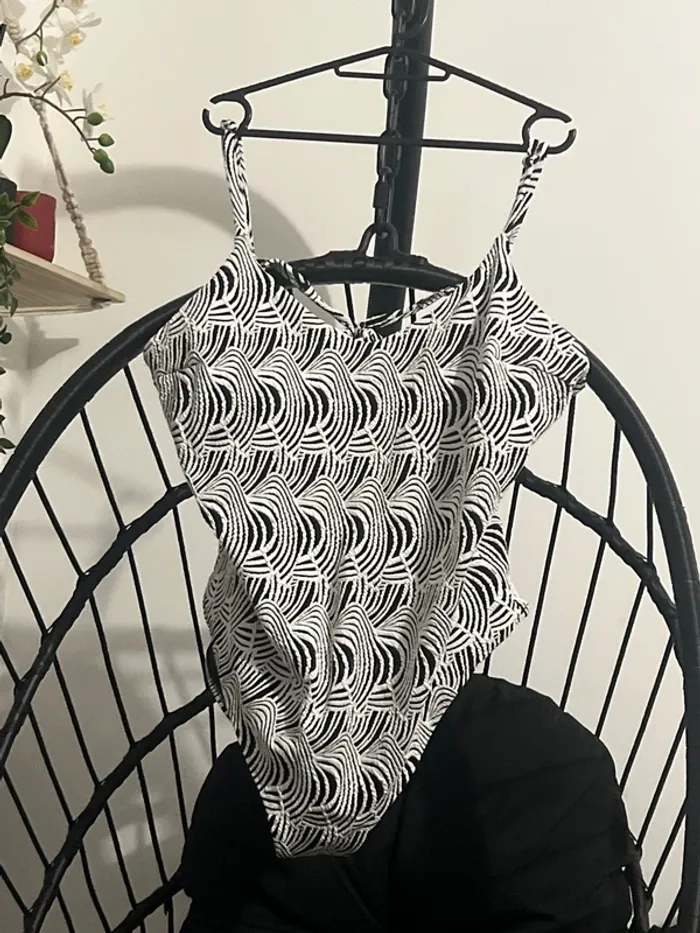 Maillot de bain une pièce taille 56 - photo numéro 2