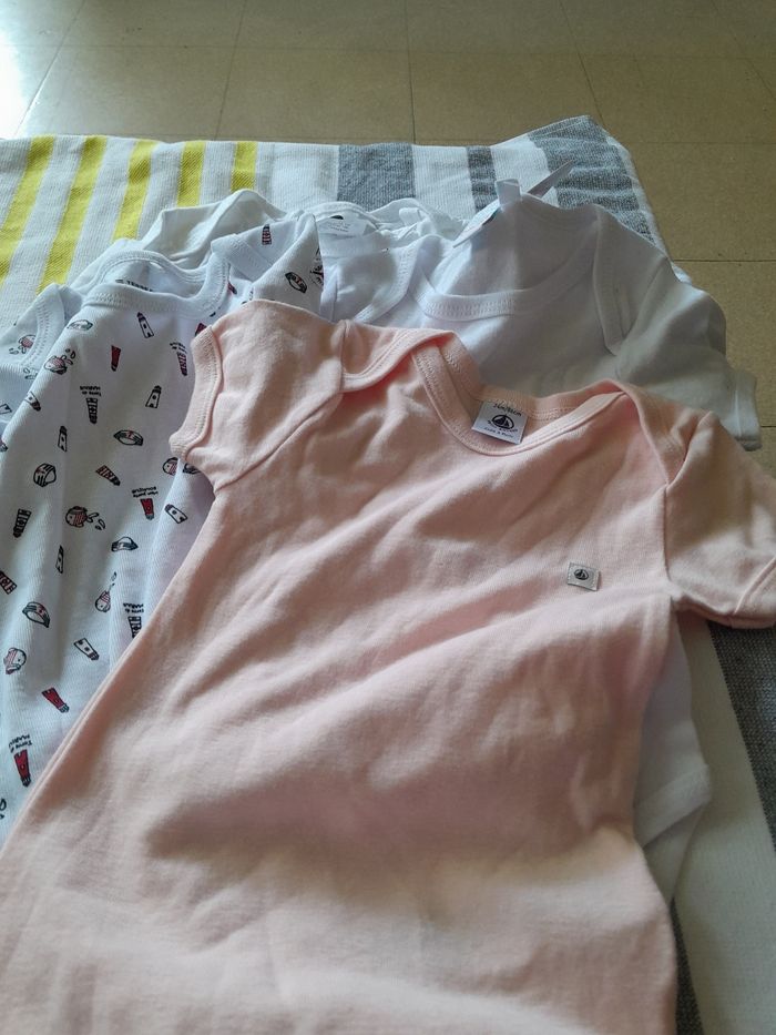 Lot de 4 boys 24 mois manche longue ou courtes imprimé ou uni différentes marque