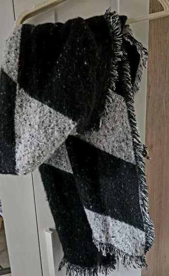 Écharpe XXL neuve ! Bpc.