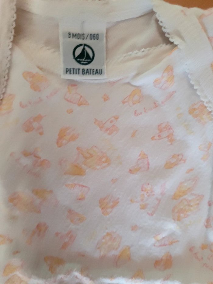 Lot 2 bodies bretelles bon état 3 mois - photo numéro 2