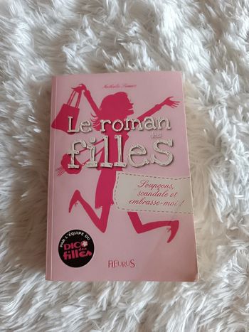 Livre Le roman des filles _ Fleurus