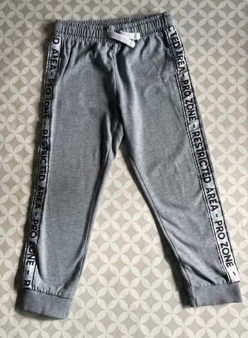 Pantalon Jogging Gris CHICCO - Garçon 5 ans (110cm) - Très bon état