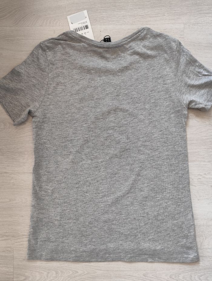 Tee-shirt XS neuf - photo numéro 2