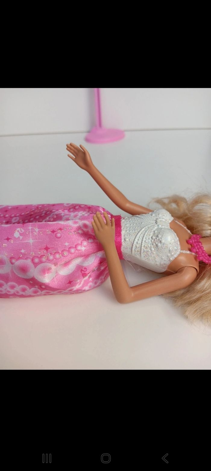 Poupée mattel Barbie Fashion Meets Fairytale Series x9439
Poupée et ensemble compris - photo numéro 10