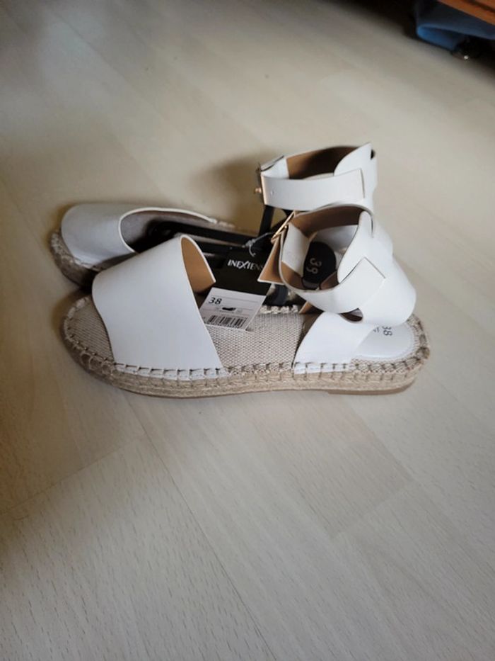 sandales blanches neuves in extenso 38 - photo numéro 4