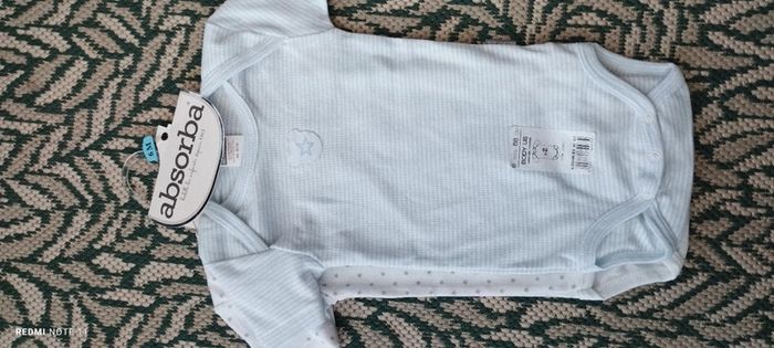 2 bodies 6m neufs, l'un est taché