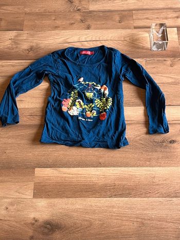 Je vend un haut manche longues fille 4 ans très bon état