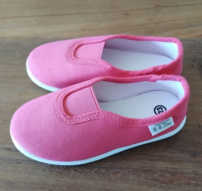 Chaussures et chaussons neufs. - photo numéro 6