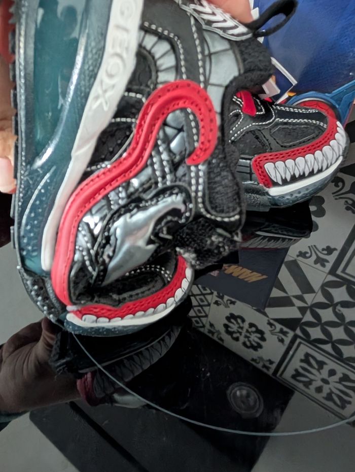 Baskets clignotants garçon. Taille 24. Neuf. Geox - photo numéro 6