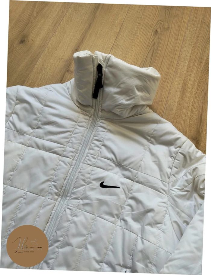 Doudoune Nike Blanche avec Logo Noir - photo numéro 3