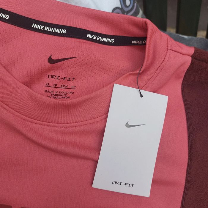 Top Nike taille Xs mais fit S - photo numéro 5