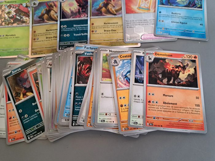 Lot de 40 cartes pokémon ev6.5 fable nébuleuse FR - photo numéro 3