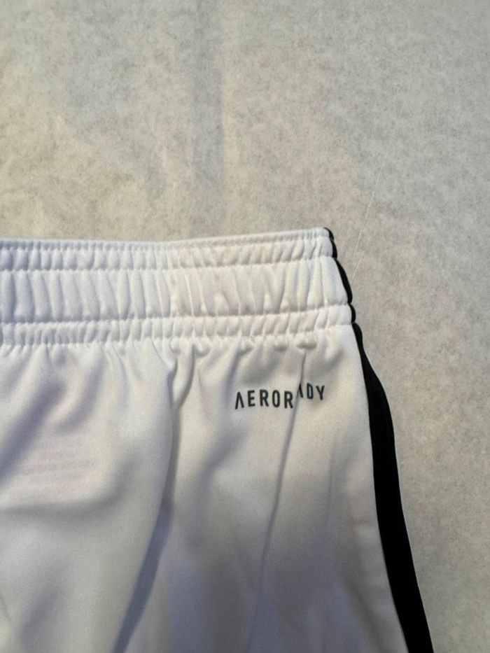Short de foot Adidas équipe Manchester united avec chaussettes taille 9/10 ans authentique neuf - photo numéro 12