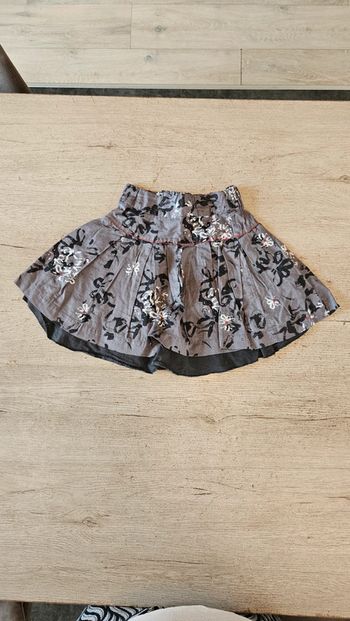 Jupe courte neuve gris/noir/blanche, Smart & Pretty, 4 ans, neuve