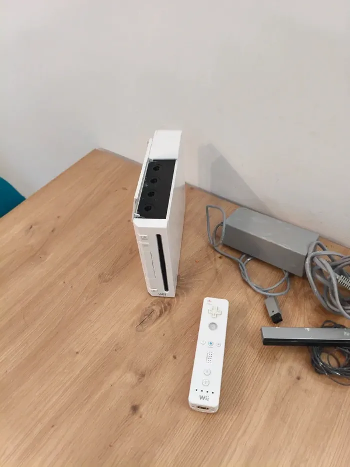 Console Nintendo Wii lire l'annonce - photo numéro 2