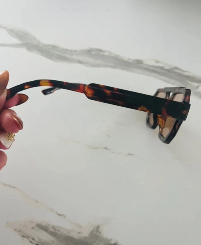 Lunette de soleil - photo numéro 3