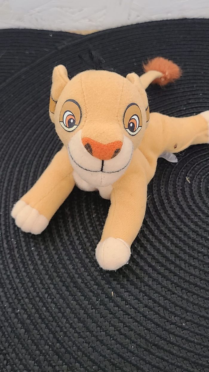 Peluche doudou Le Roi Lion Kovu Simba Jemini allonge 20 cm
