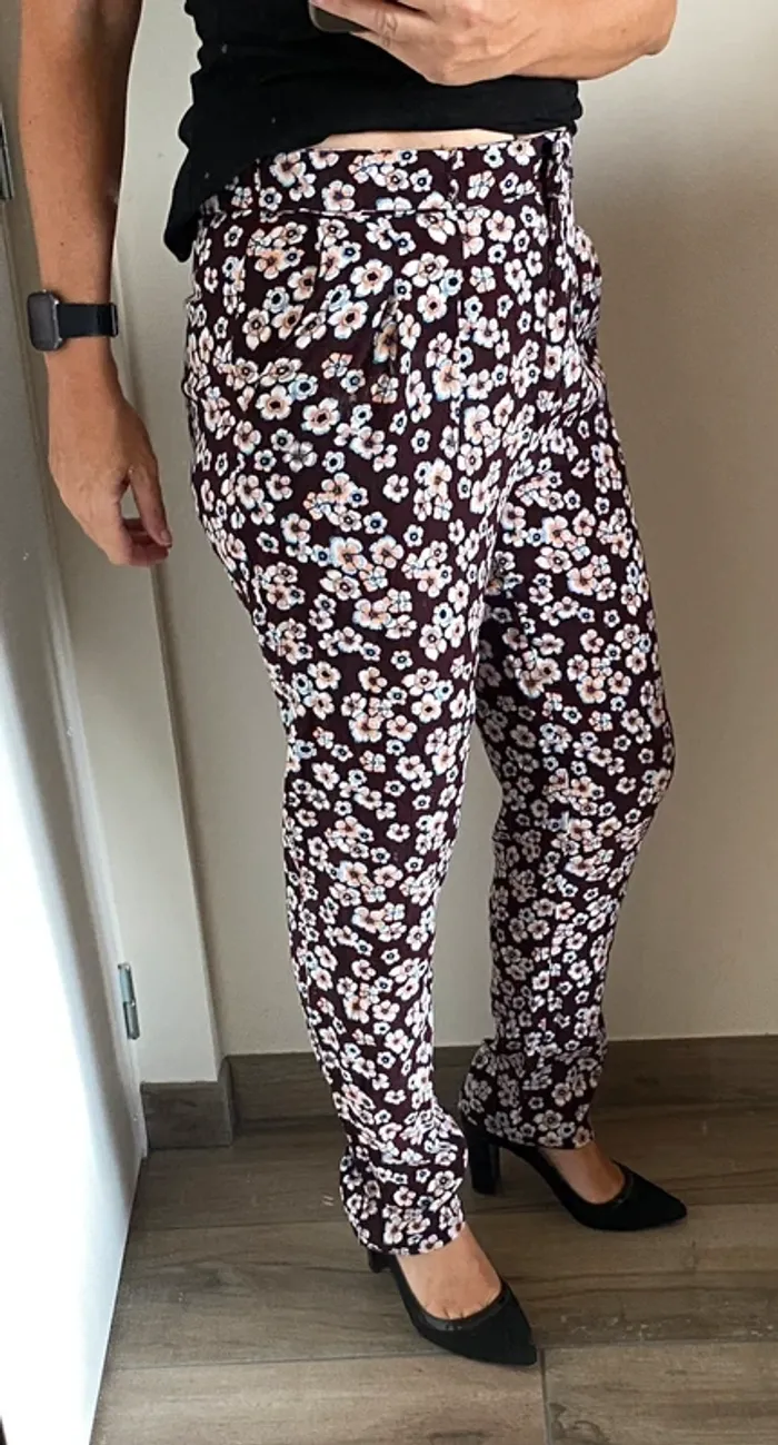 Pantalon fluide à fleurs