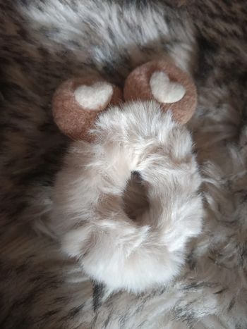 1 chouchou fausse fourrure neuf sans étiquette