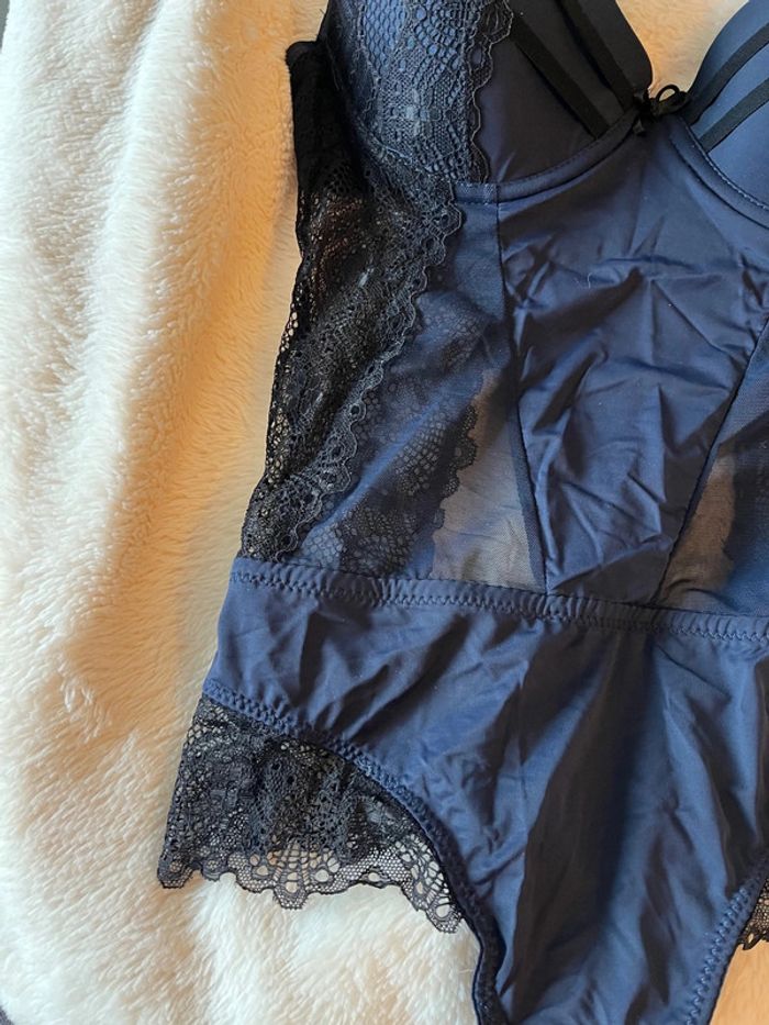 Body sexy dentelle noir & bleu marine - Ras du cou Etam - photo numéro 3