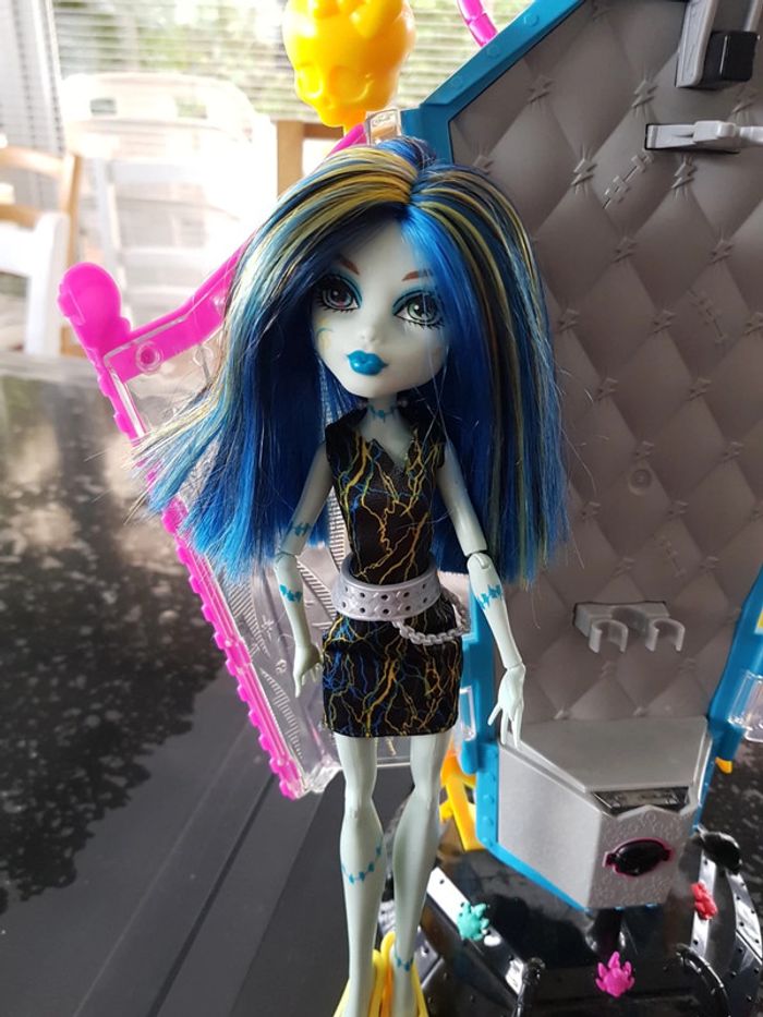 Poupée Monster high Frankie transformateur NEUF - photo numéro 2