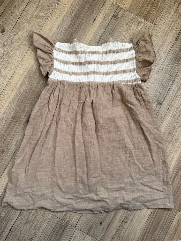 Robe d’été beige 4/5 ans Zara fille - photo numéro 2
