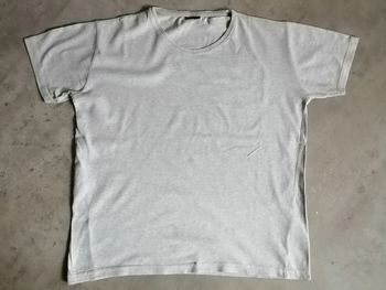 T shirt gris col V Taille S