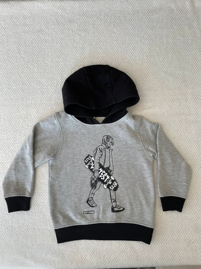 Sweat à capuche noir et gris garçon Ma boutique plus 5 ans