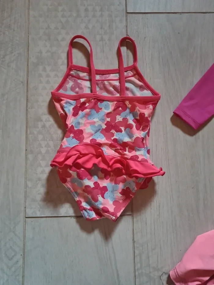 Maillot de bain 1 pièce 2 ans fleuri decathlon - photo numéro 2