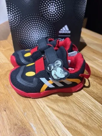 baskets enfant adidas a scratch collab disney mickey taille 22