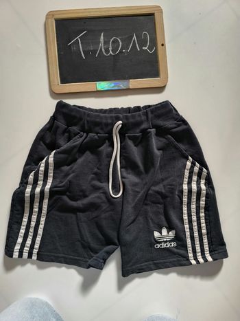 Short taille 10-12 ans en bon état