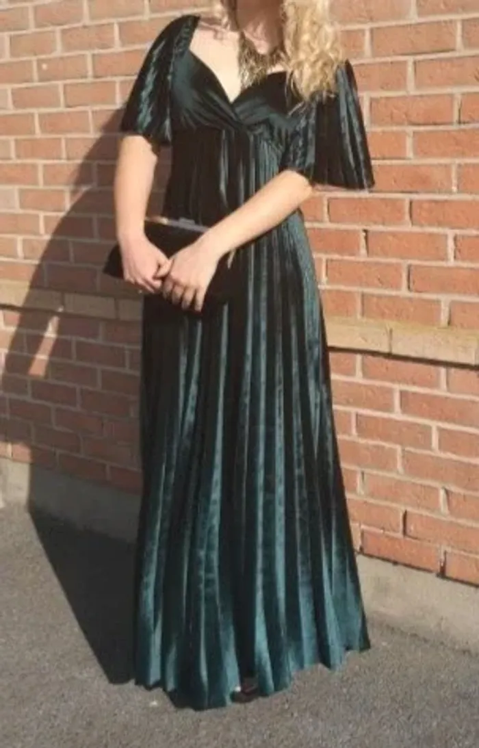 Magnifique longue robe de soirée en velours verte Asos Design taille 38 / M