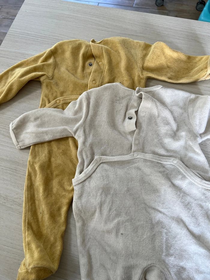 2 pyjamas blanc et jaune Kiabi 3 mois - photo numéro 4