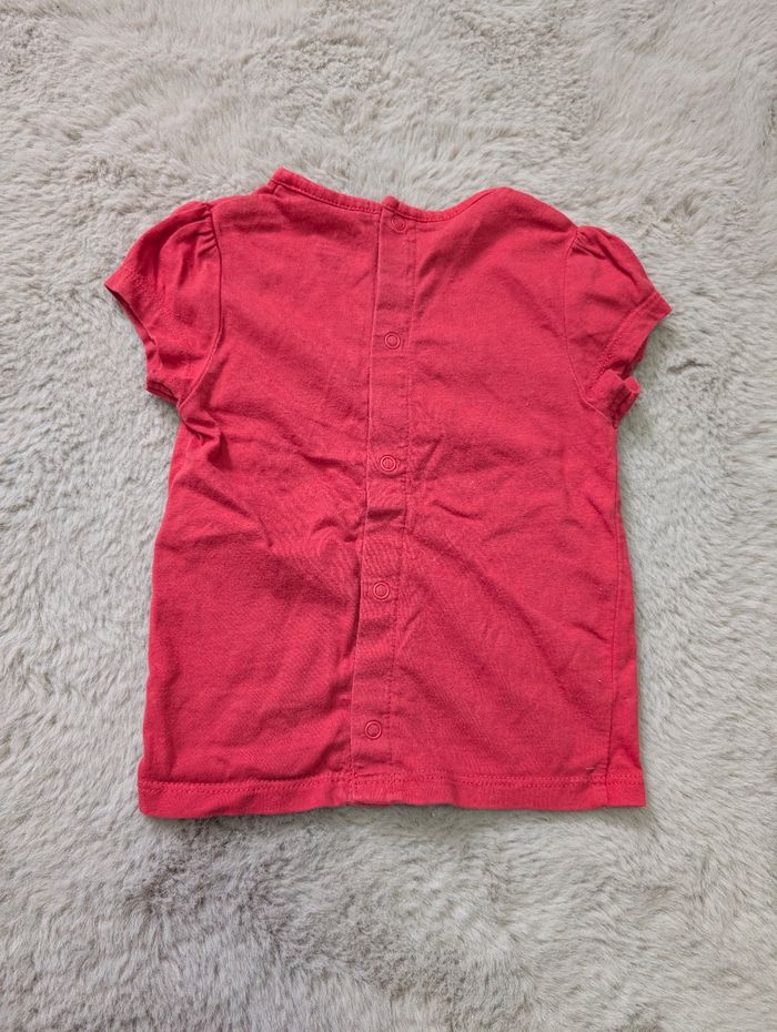 T-shirt Kiabi 9 mois – rouge “Bisous” – coton bio – très bon état - photo numéro 4