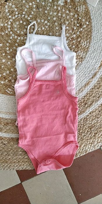 Bodies à fines bretelles