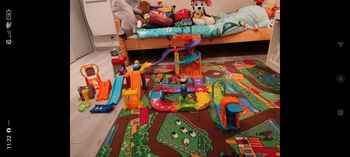 Grand circuit tut tut bolide avec 4 voitures en très bon état