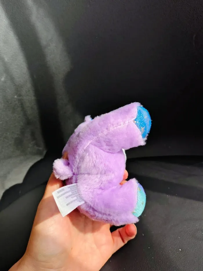 CoComelon
Dans Cônes peluche Classiques, ours lilas violet yeux brillants Fizzy - photo numéro 4