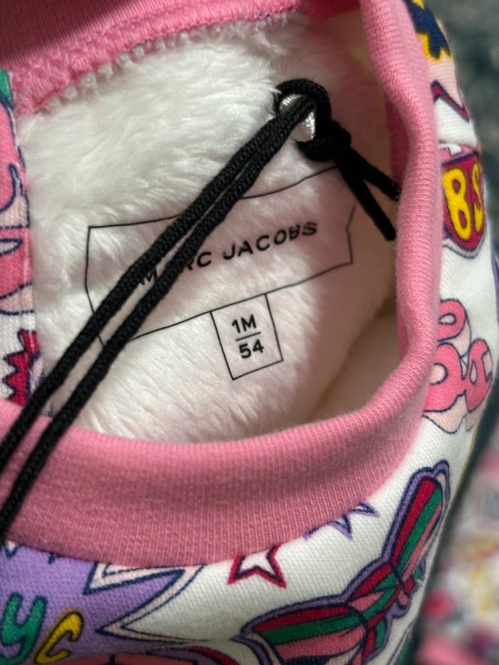 Ensemble chaud sweat + pantalon 1 mois + 2 bavoirs pour bébé fille Marc Jacobs - photo numéro 8