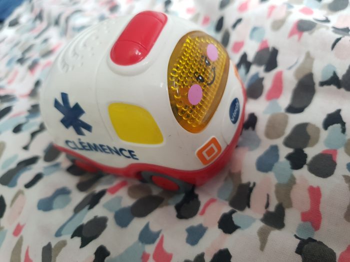 L ambulance Clemence tut tut mobile