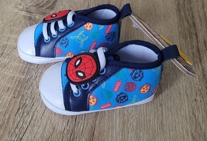 Chaussures bébé neuves
