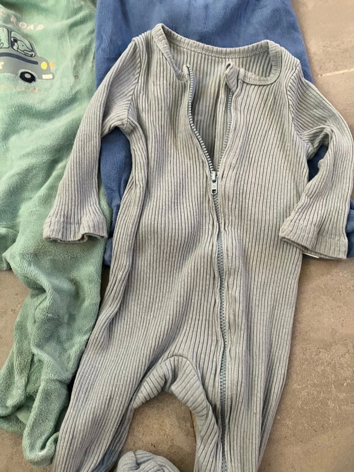 Lot de pyjamas 9 mois - photo numéro 2