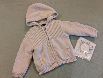 Gilet zippé blanc cassé en maille 24 mois