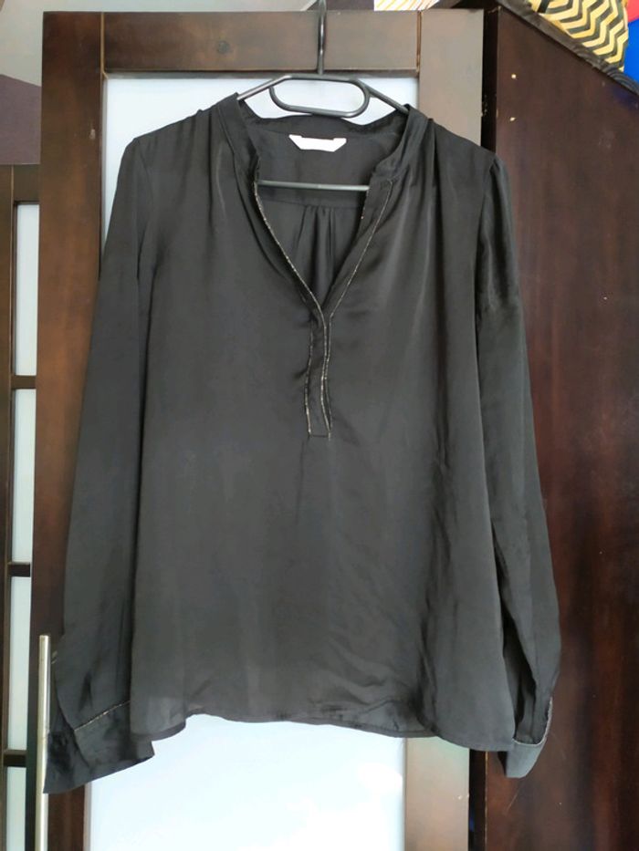 Chemise satiné col V